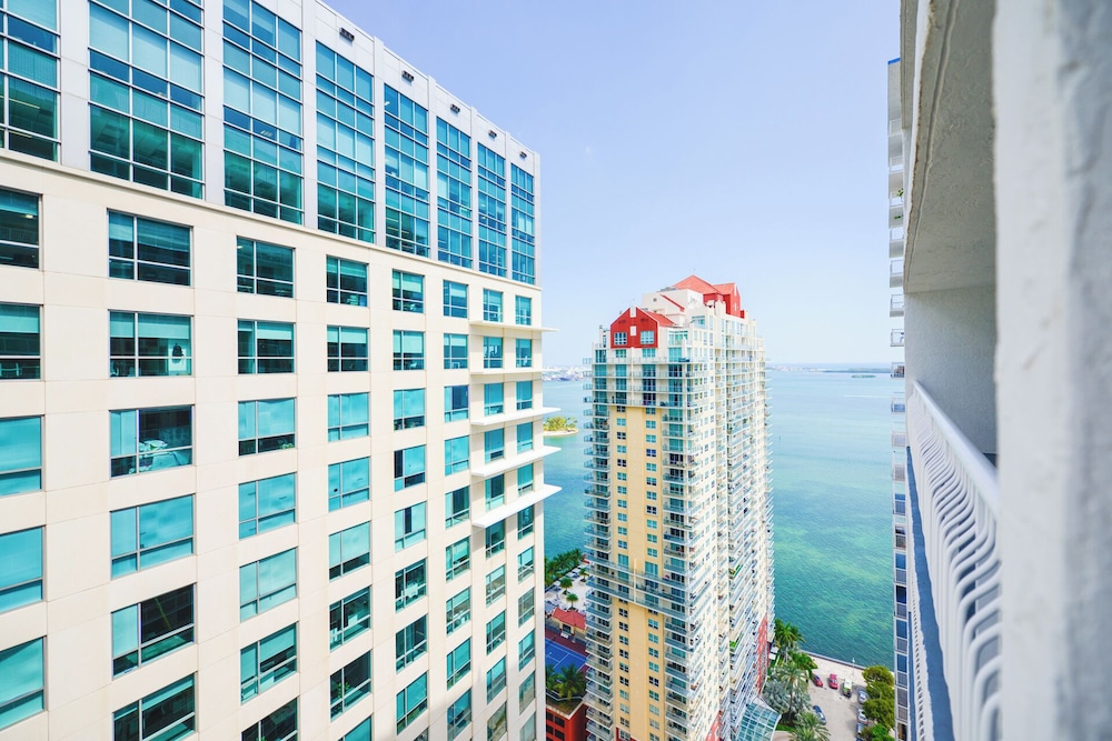 Sky High 31st Floor Condo W Parking