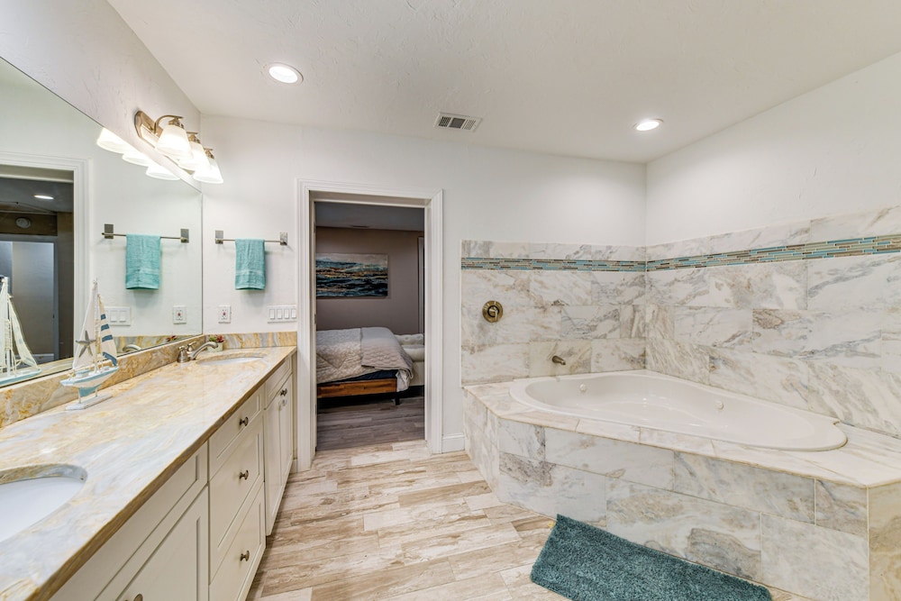 Backyard w/ Pool & Games! Family Home in Bradenton
