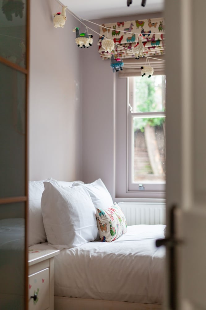 Beautiful & Spacious Flat with Patio