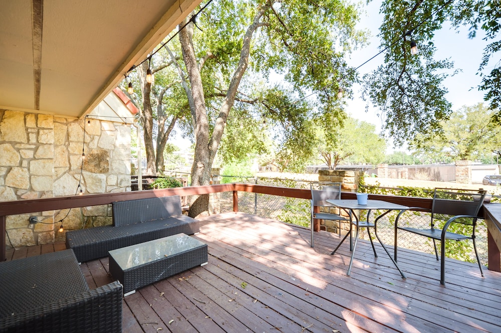 Centrally Located Horseshoe Bay Vacation Rental! - Property Image 8