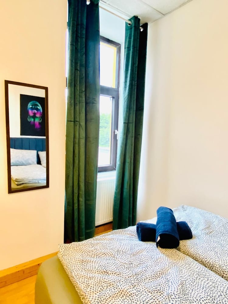 Spacious 2BR Apt For 9 Near Liesing
