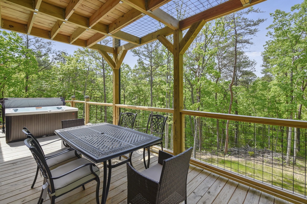 All Decked Out 4 Bedroom Cabin by RedAwning view 2
