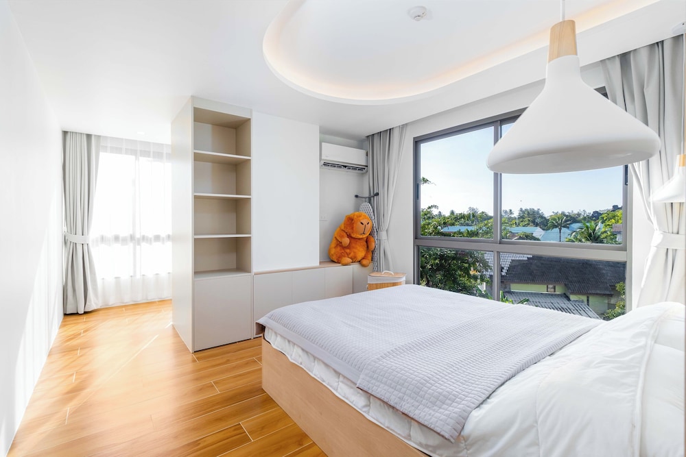 2BR Close to Beach Pool Views C256