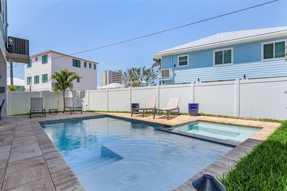 209 Seabreeze Escape: NEW Spacious 5-Bedroom Pool Home 5 Home
