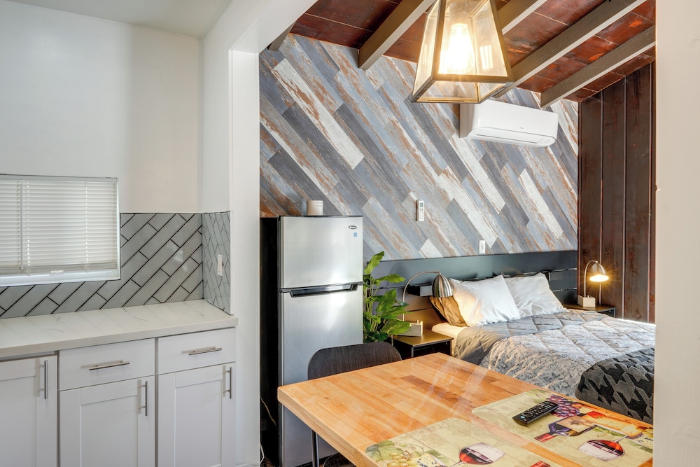 Private Deck & Views: Frazier Mountain Cabin