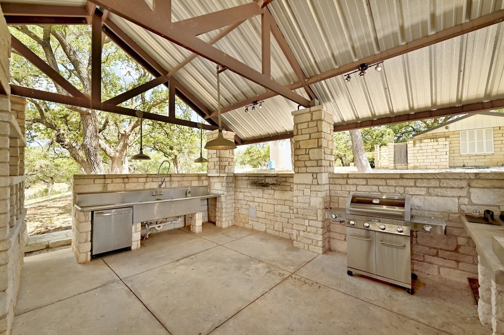 Luxury Lakefront Escape on Lake Travis