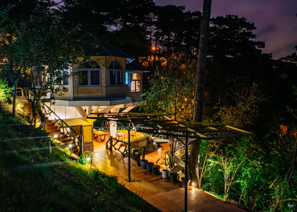 Maple Hostel