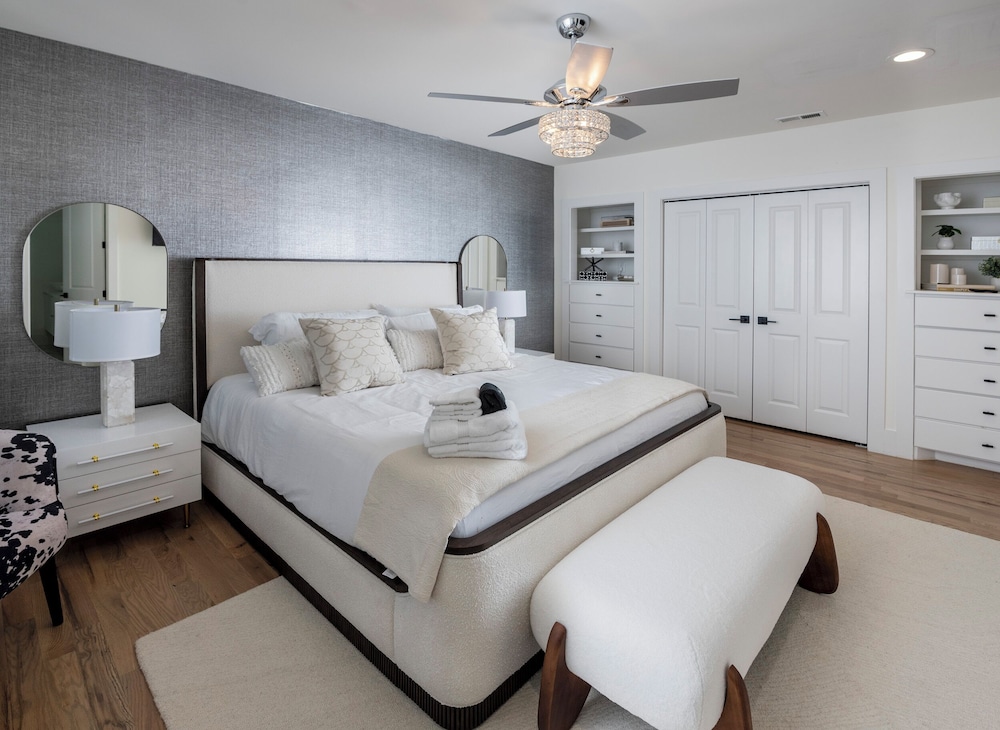 New Luxe Townhome - Rooftop Pool