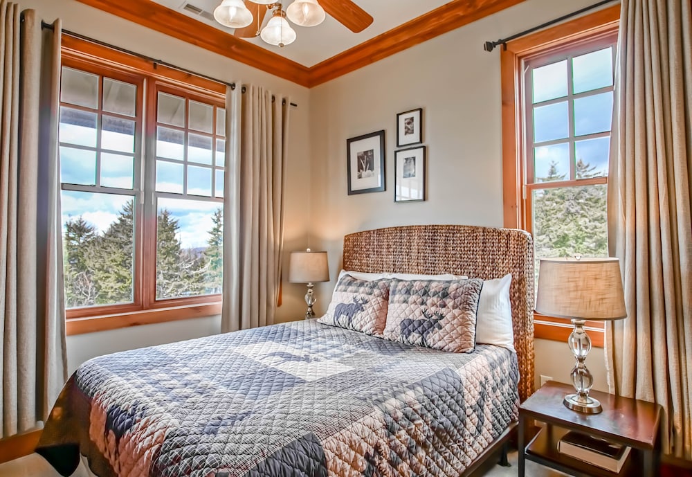 Shays Landing #6: 4 Bedrooms, 4.5 Bath: Pvt Hot Tub, Slope Side