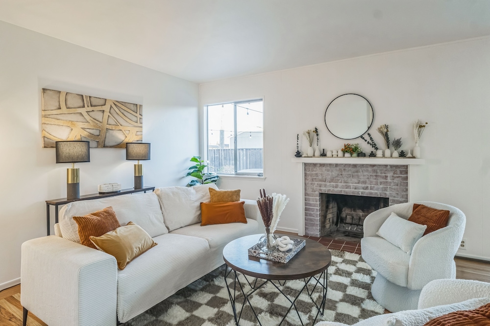 Charming Vintage Retreat In The Heart Of San Jose 3 Bedroom Home