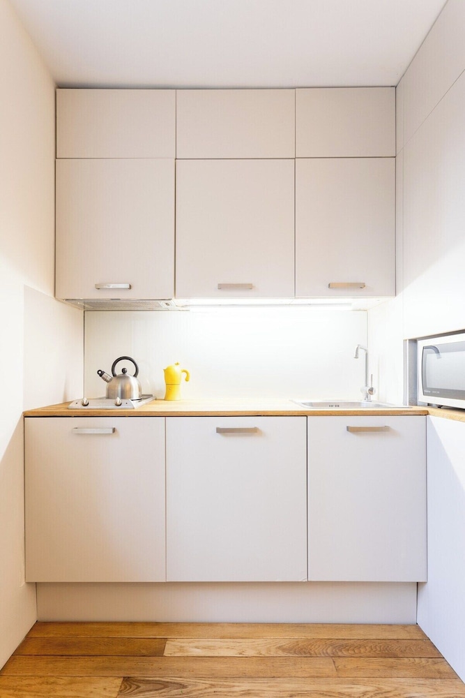Modern Central Private Flat view 4