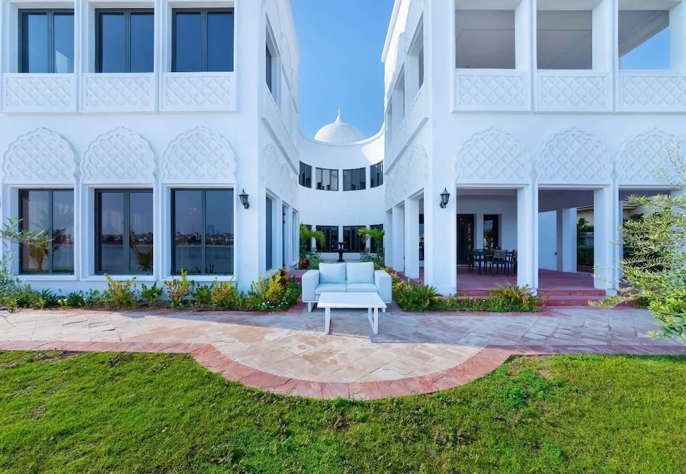 Manzil-6BR Lux Villa with Pvt Pool