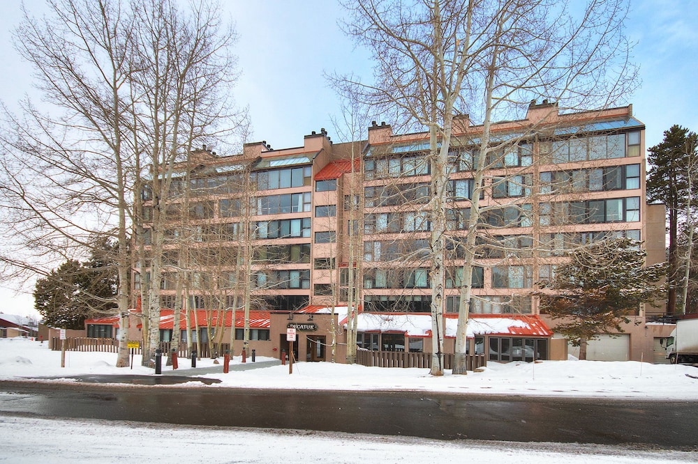 1777 Decatur 2 Bedroom Condo by RedAwning view 3