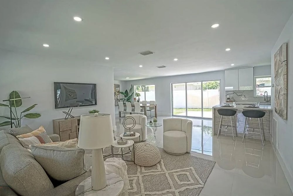 Chic 3BR 2BA Getaway With Private Pool Oasis