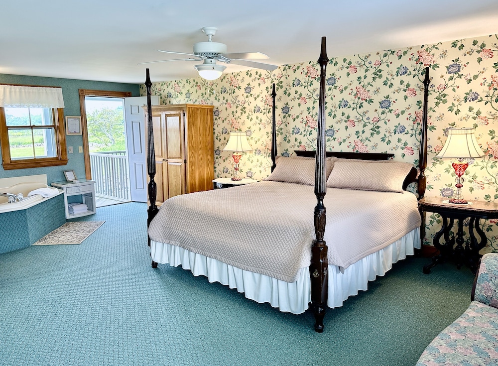 Rose Farm Inn