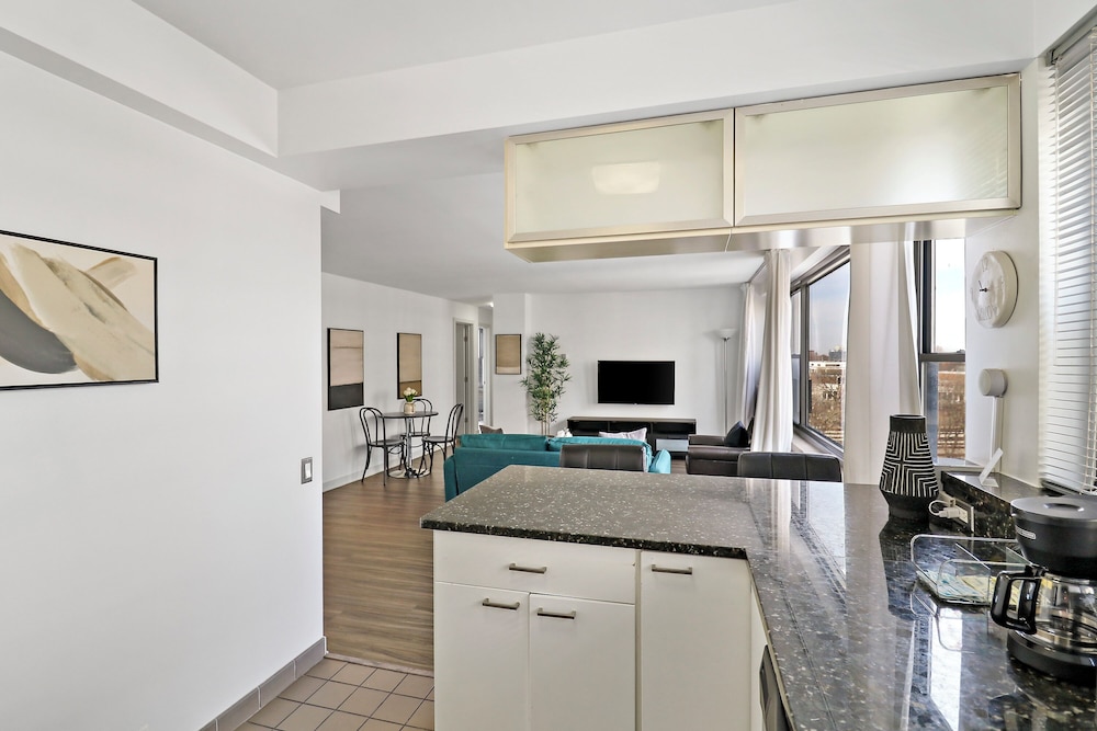 2BR Apt in Hyde Park - Algonquin 8E