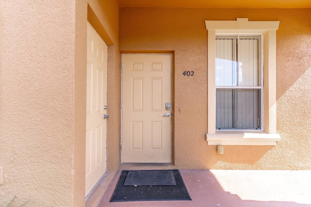 402 Regal Palms