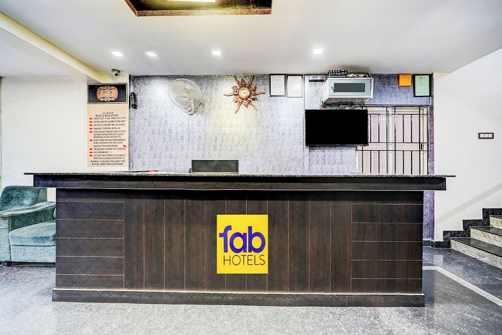 Fabhotel Royal Regalia Inn