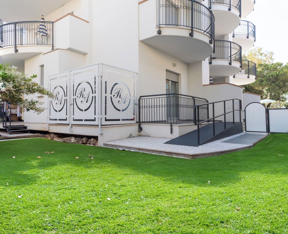 Altamira Residence