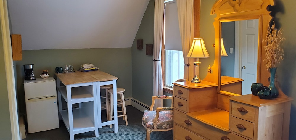 Amherst Shore Country Inn