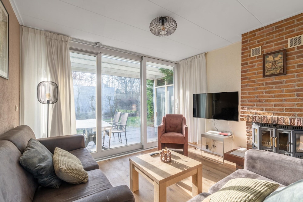 Tastefully Furnished Detached Bungalow for 5 People