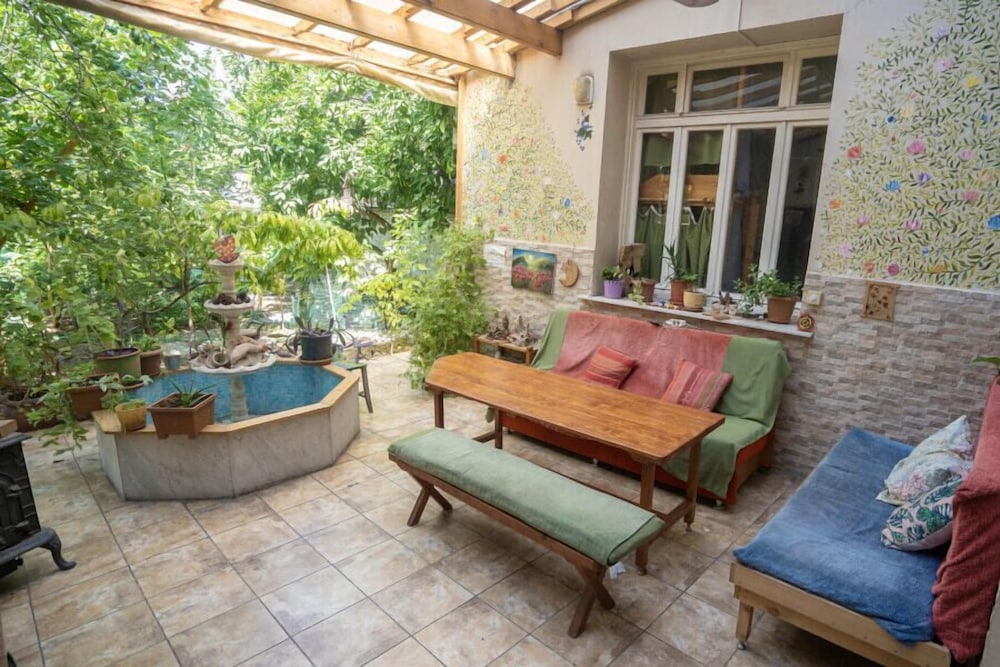 Lotus Garden Hostel - Image 11