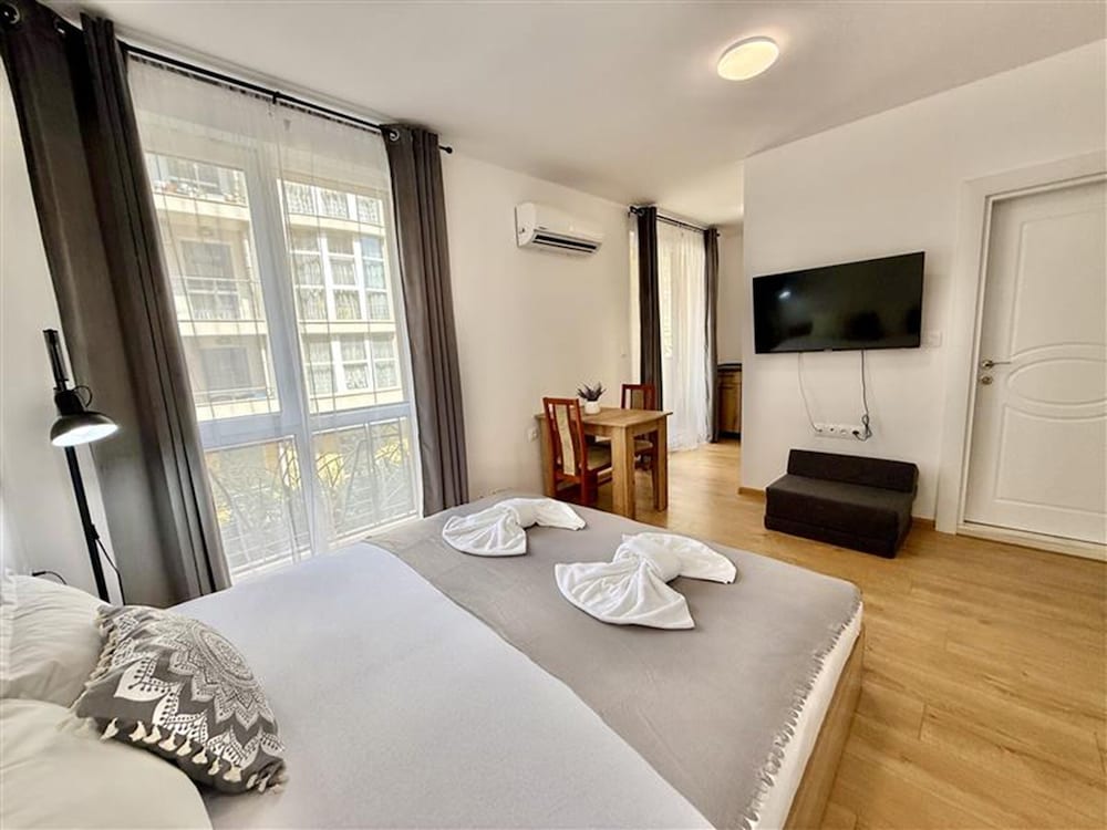 Menada Aphrodite Green Apartments
