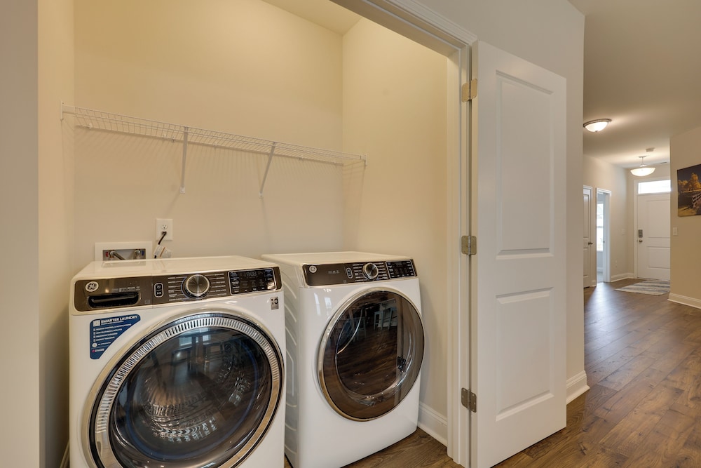 3 Mi to Sand & Surf: Ocean Isle Beach Retreat!