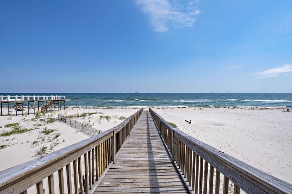 Beachfront 5bed Easybreezy West