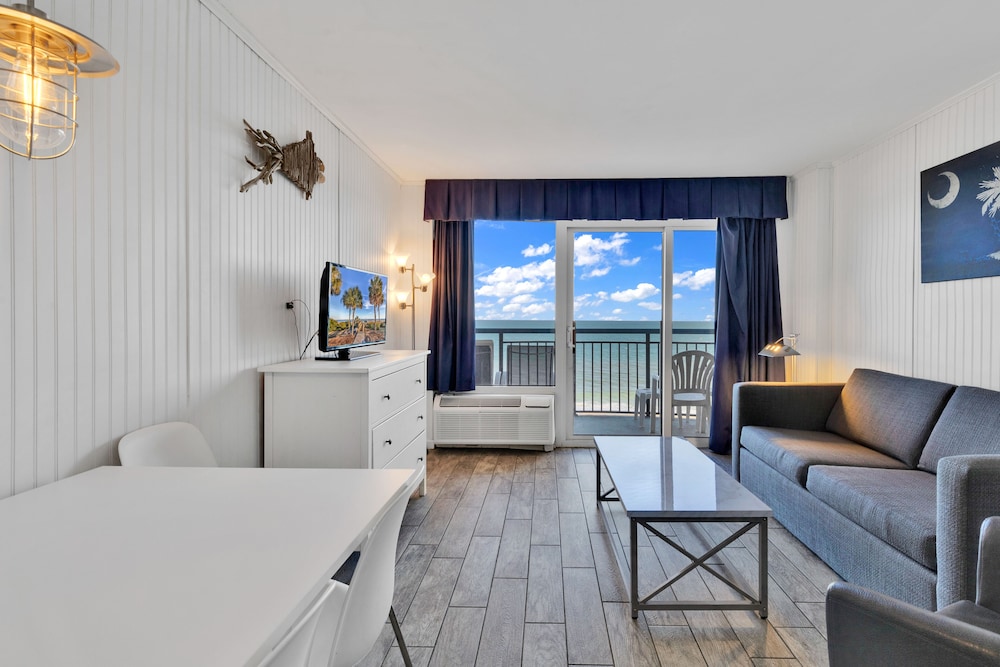 Boardwalk Resort by Hosteeva