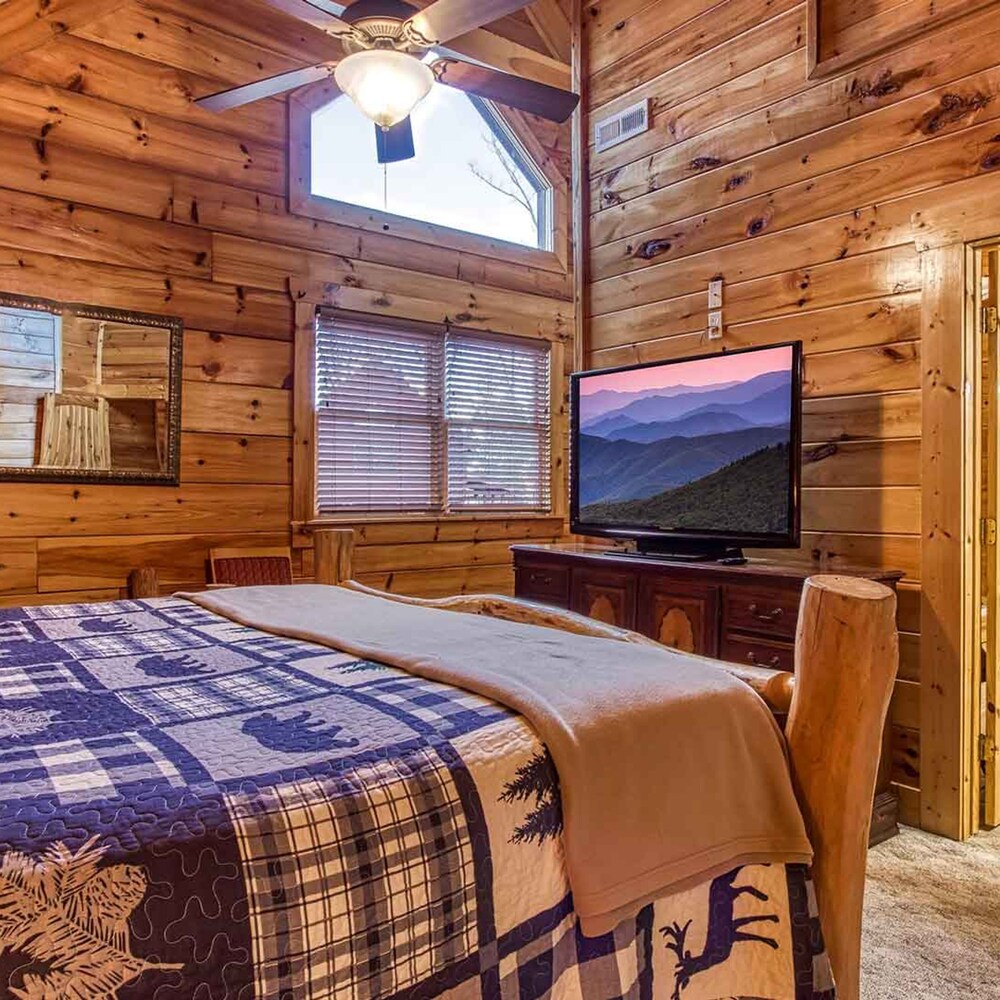 NEW Majestic 5 Star Amazing View Pool hot tub view 2
