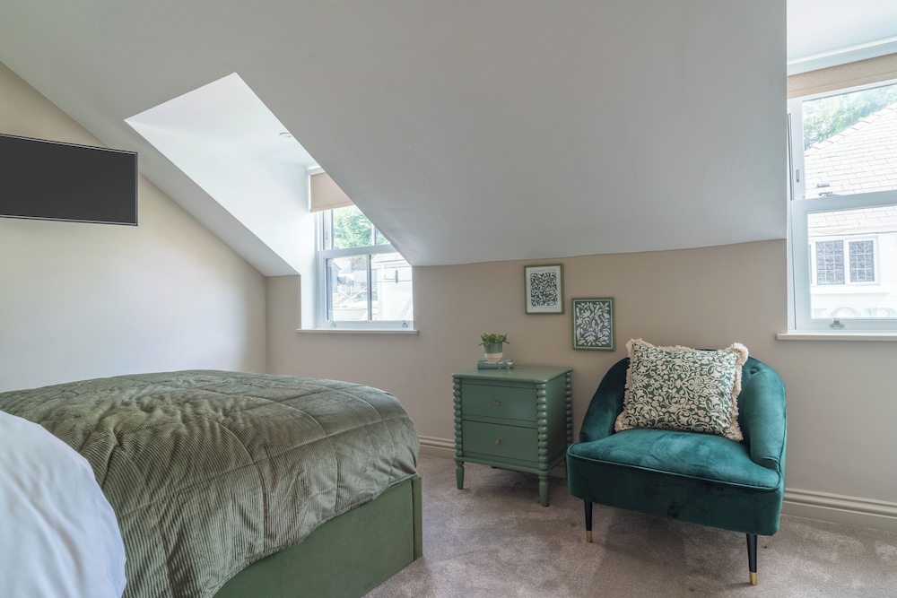 Cottage Cwtch