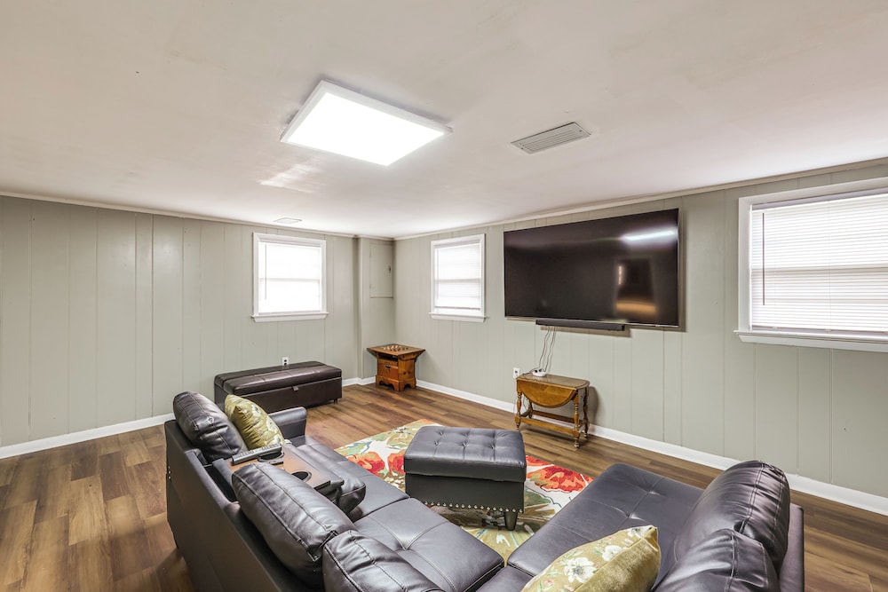 Fireplaces, Fire Pit & Family Fun: Alexandria Home