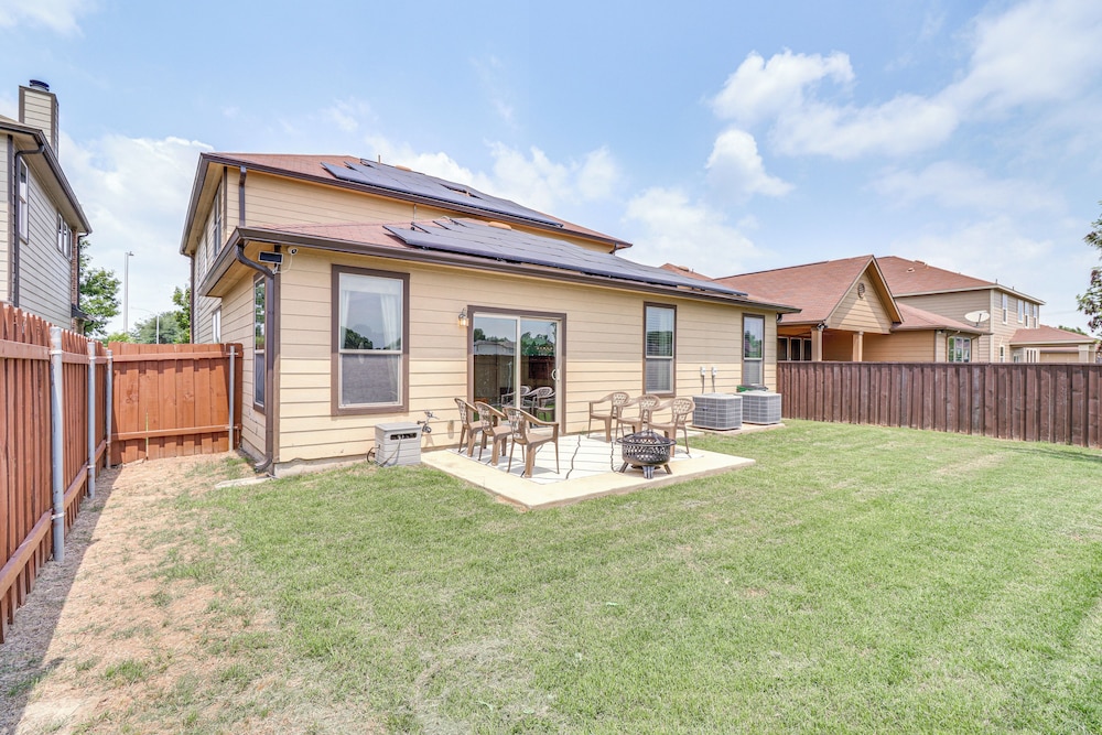 10 Mi to Dtwn Austin: Family Home w/ Communal Pool