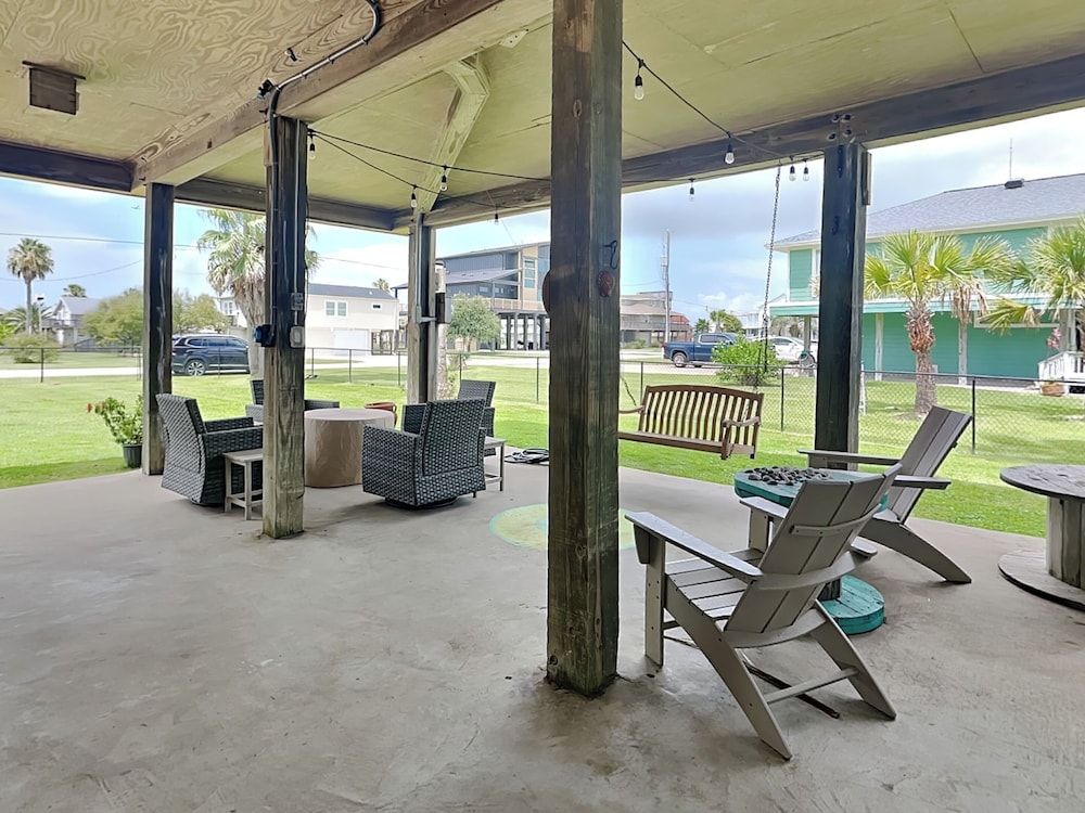 West Bay Getaway by Ryson Vacation Rentals