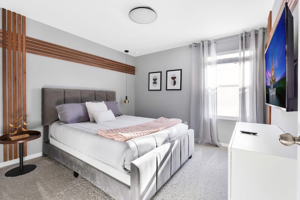 Avatar Theme 7 BR Luxury Decor at Solara
