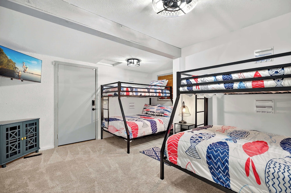 Lake Home Oasis - Sleeps 18