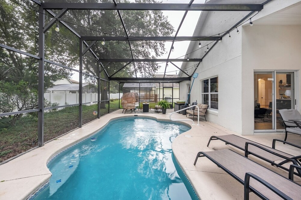 Cozy Queen BR + Pool Access Near Disney