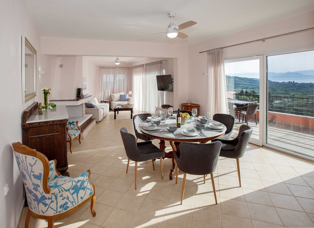 Spacious House with great view in Corfu