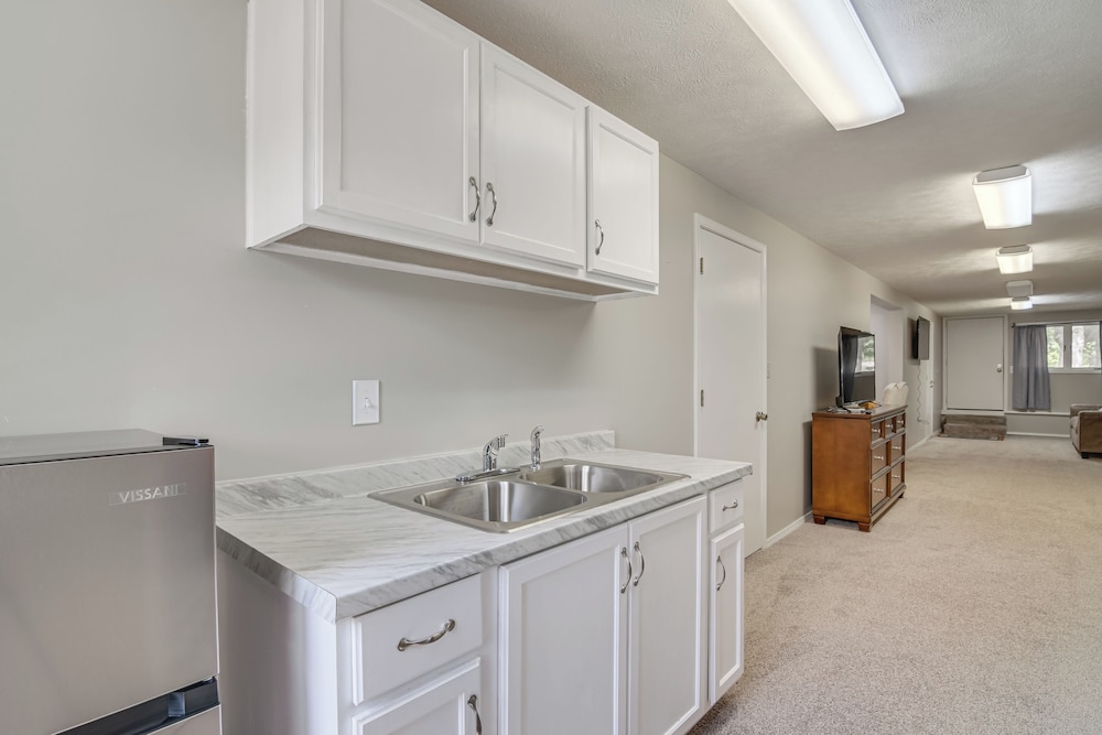 5 Mi to Branson Strip: Cozy Studio!