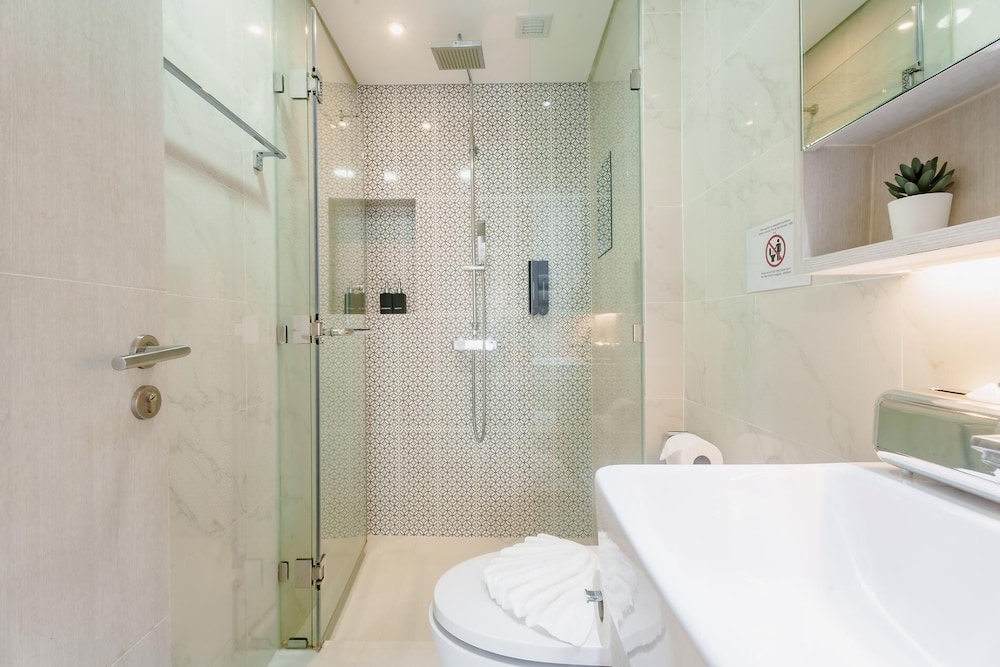 Cassia Exclusive Lake View Condo, Bang Tao Beach