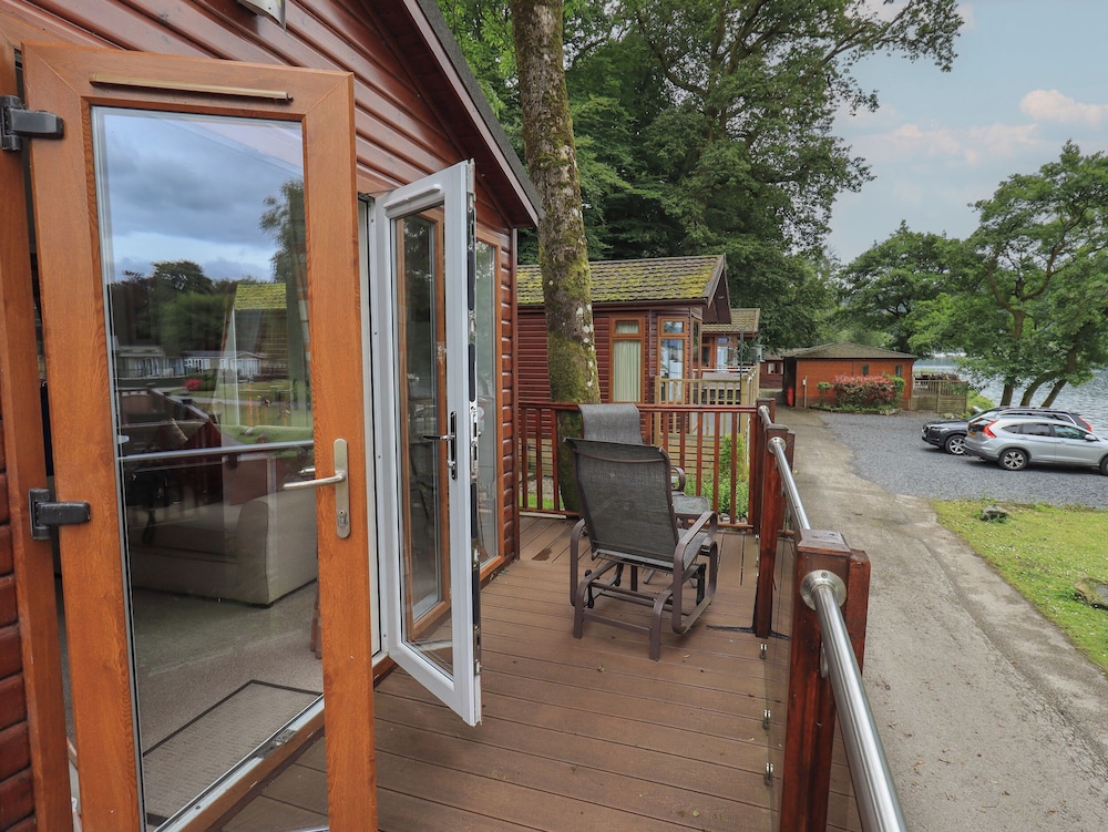 Shoreside Lodge