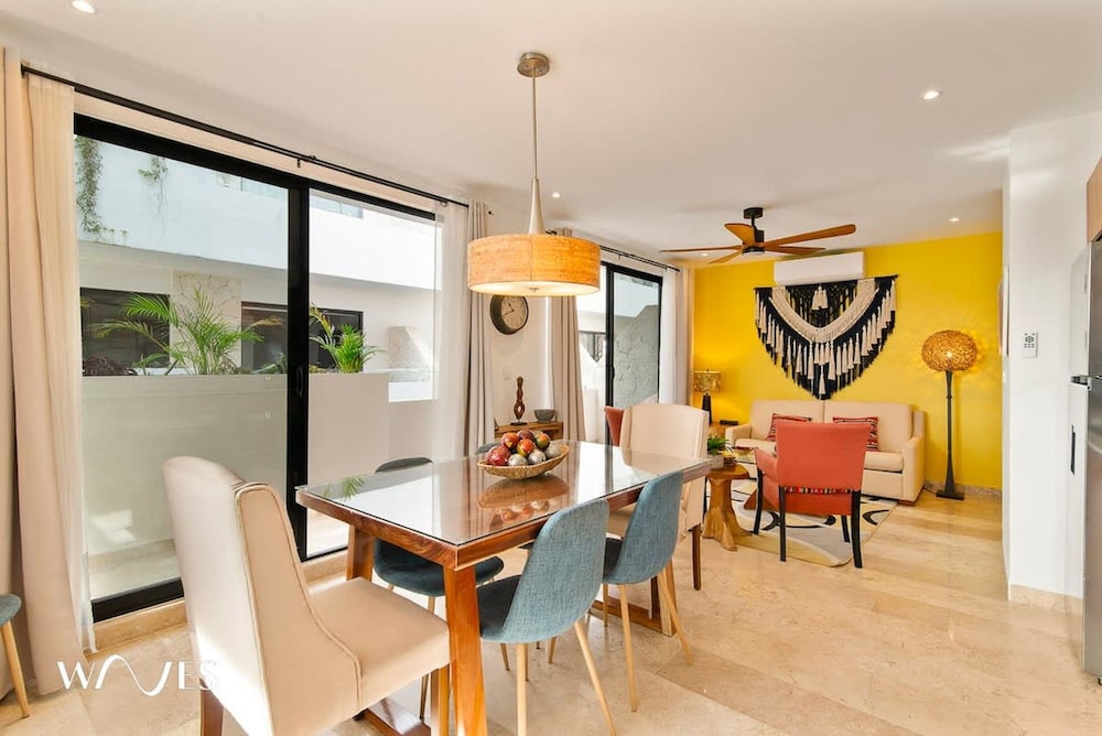 Colorful Perfect Located 2 Br w Great Amenities
