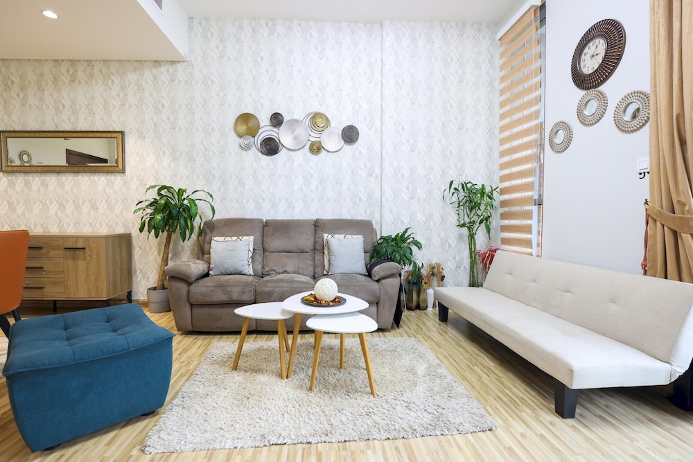 Elite LUX Holiday Homes - Ultra Stylish 2BR Thriving Community in Production City Dubai