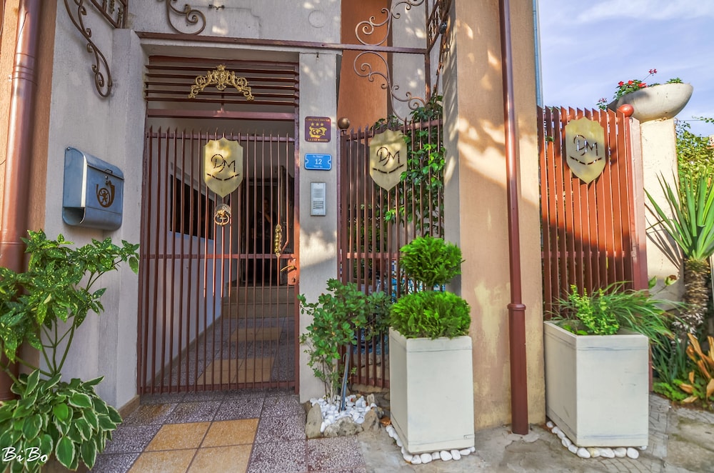 Dom Mladenovi B&B