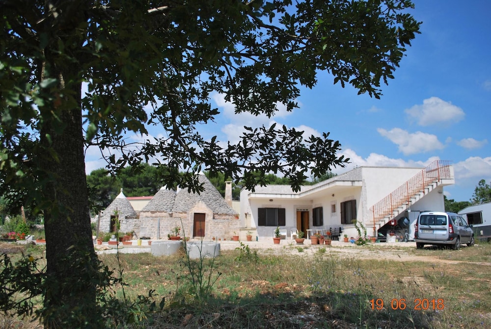 House With 3 Bedrooms in Locorotondo, With Enclosed Garden and Wifi Near the Beach