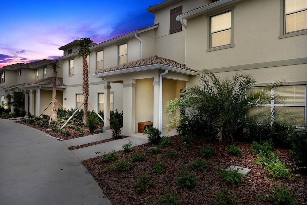 Four Bedrooms w Pool Townhome 4841 - Image 1