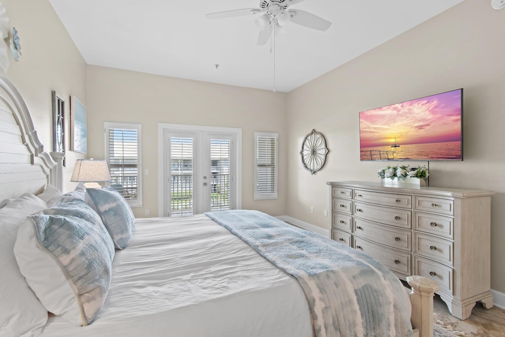 Pavilion Palms 203c