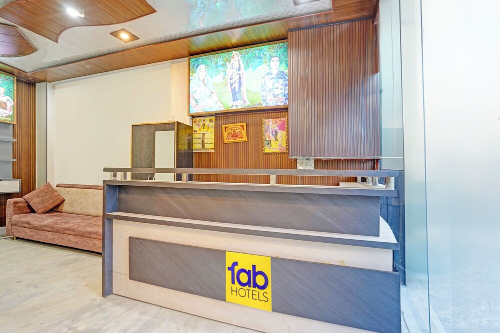 Fabhotel Radha Palace