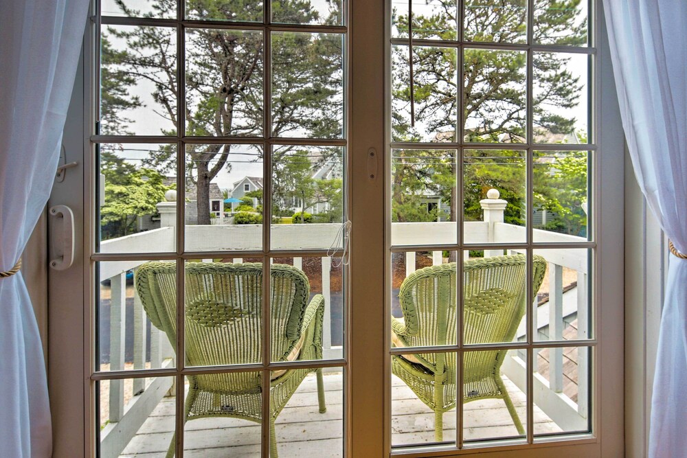 Maushop Village Getaway w/ Private Beach Access!